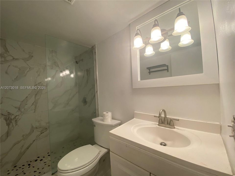 For Rent: $1,650 (2 beds, 1 baths, 832 Square Feet)