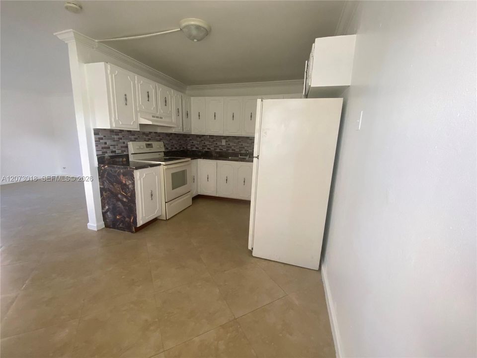 For Rent: $1,650 (2 beds, 1 baths, 832 Square Feet)