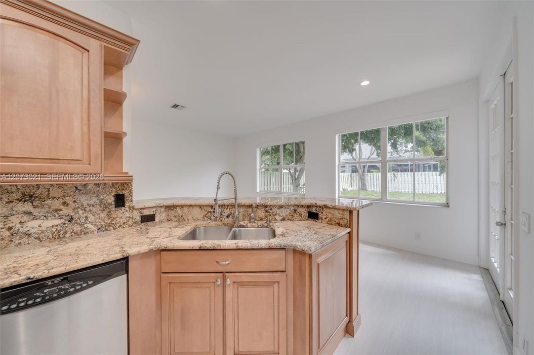 For Rent: $5,200 (4 beds, 2 baths, 2022 Square Feet)