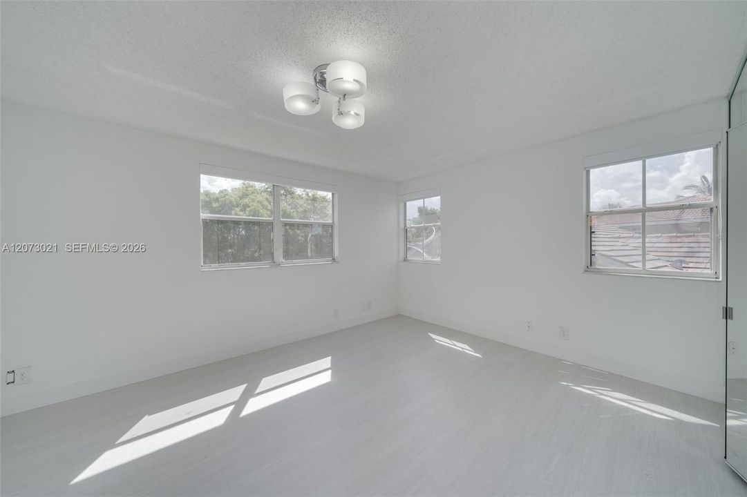 For Rent: $5,200 (4 beds, 2 baths, 2022 Square Feet)