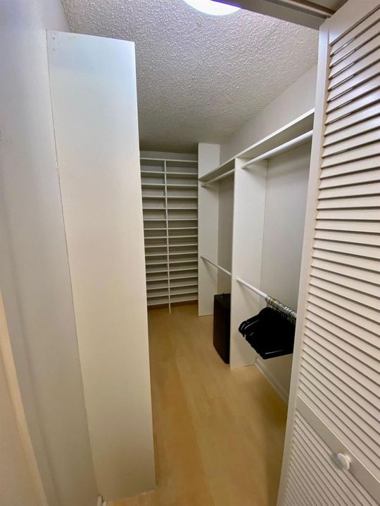 Walking closet master