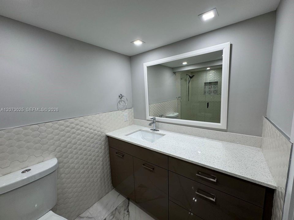 For Rent: $2,800 (2 beds, 2 baths, 720 Square Feet)