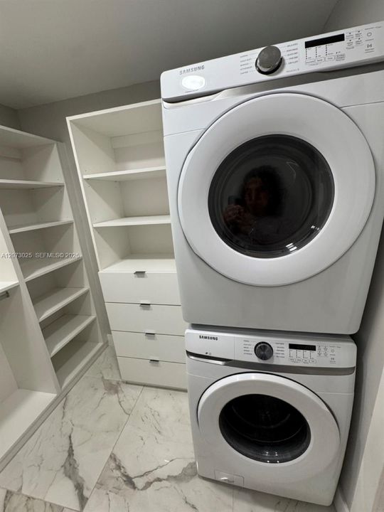 For Rent: $2,800 (2 beds, 2 baths, 720 Square Feet)