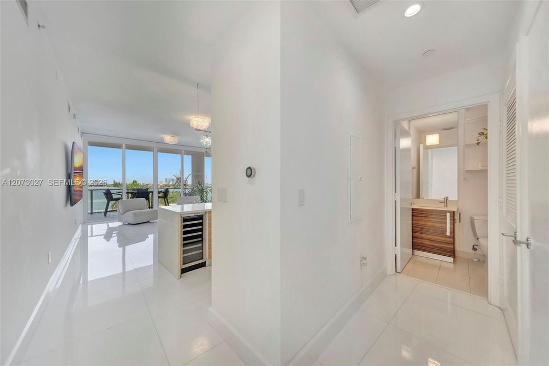 На продажу: $899,000 (2 спален, 2 ванн, 1128 Квадратных фут)