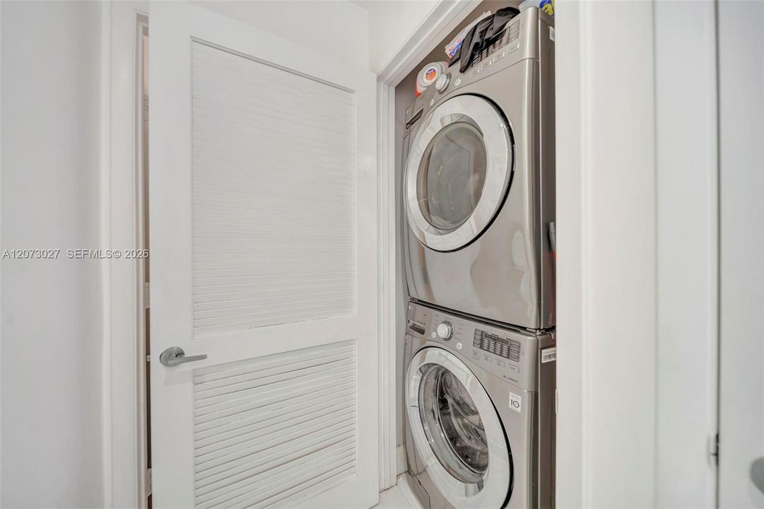 На продажу: $899,000 (2 спален, 2 ванн, 1128 Квадратных фут)