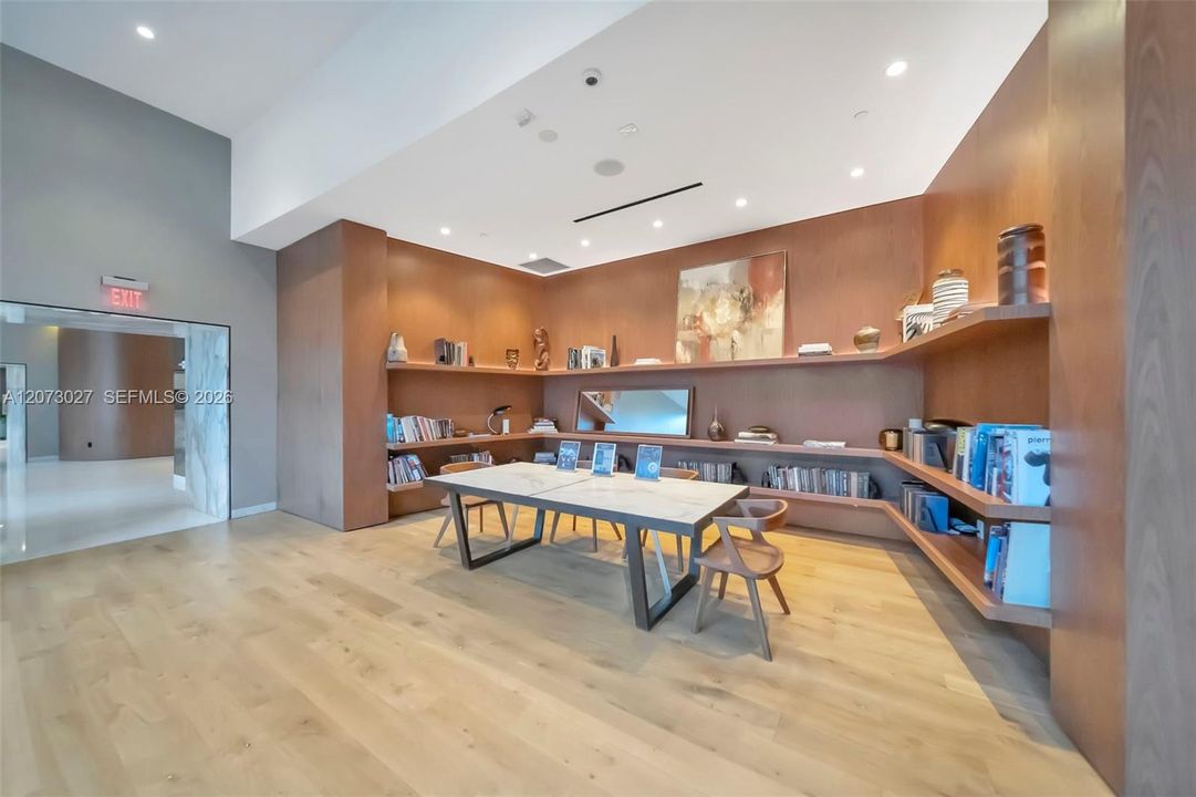 На продажу: $899,000 (2 спален, 2 ванн, 1128 Квадратных фут)