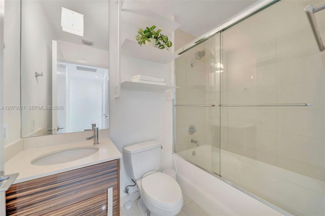 На продажу: $899,000 (2 спален, 2 ванн, 1128 Квадратных фут)