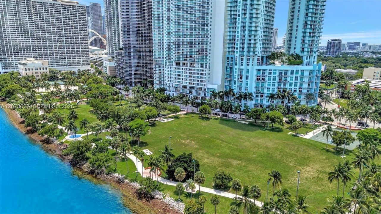 На продажу: $899,000 (2 спален, 2 ванн, 1128 Квадратных фут)