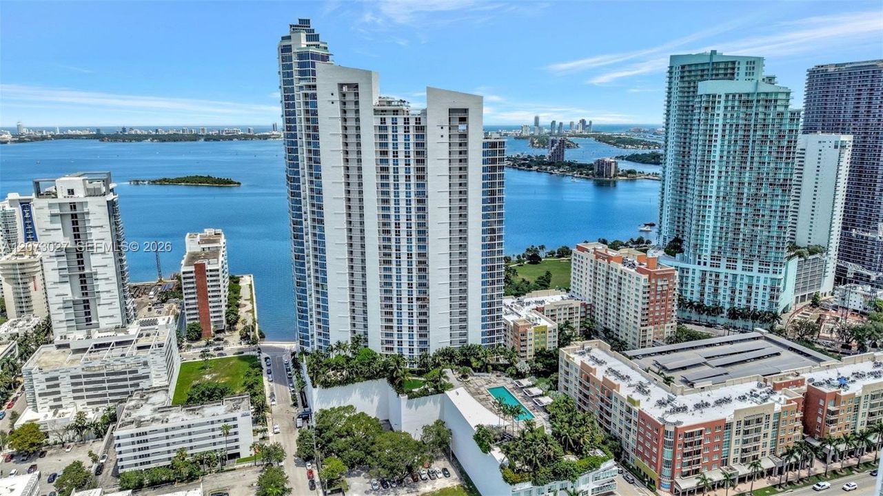 На продажу: $899,000 (2 спален, 2 ванн, 1128 Квадратных фут)