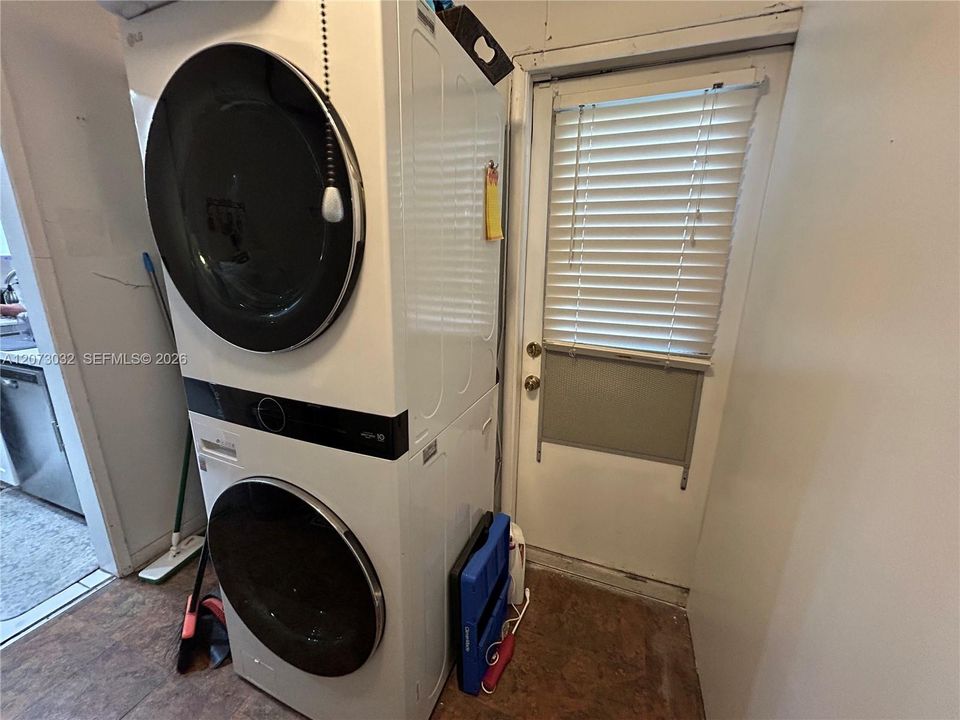 В аренду: $3,000 (3 спален, 2 ванн, 1294 Квадратных фут)