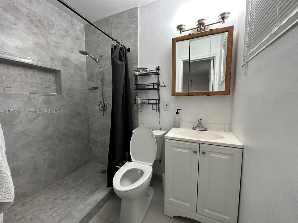 В аренду: $3,000 (3 спален, 2 ванн, 1294 Квадратных фут)