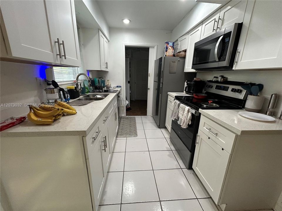 В аренду: $3,000 (3 спален, 2 ванн, 1294 Квадратных фут)