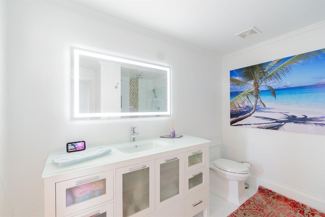 Bathroom 2 (2)