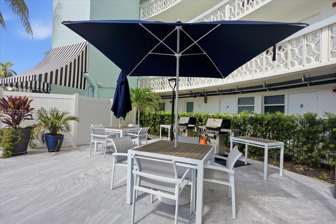 For Sale: $279,000 (2 beds, 1 baths, 760 Square Feet)