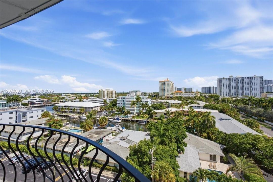 For Sale: $279,000 (2 beds, 1 baths, 760 Square Feet)
