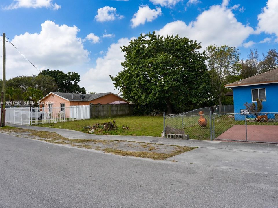 For Sale: $215,000 (0.12 acres)