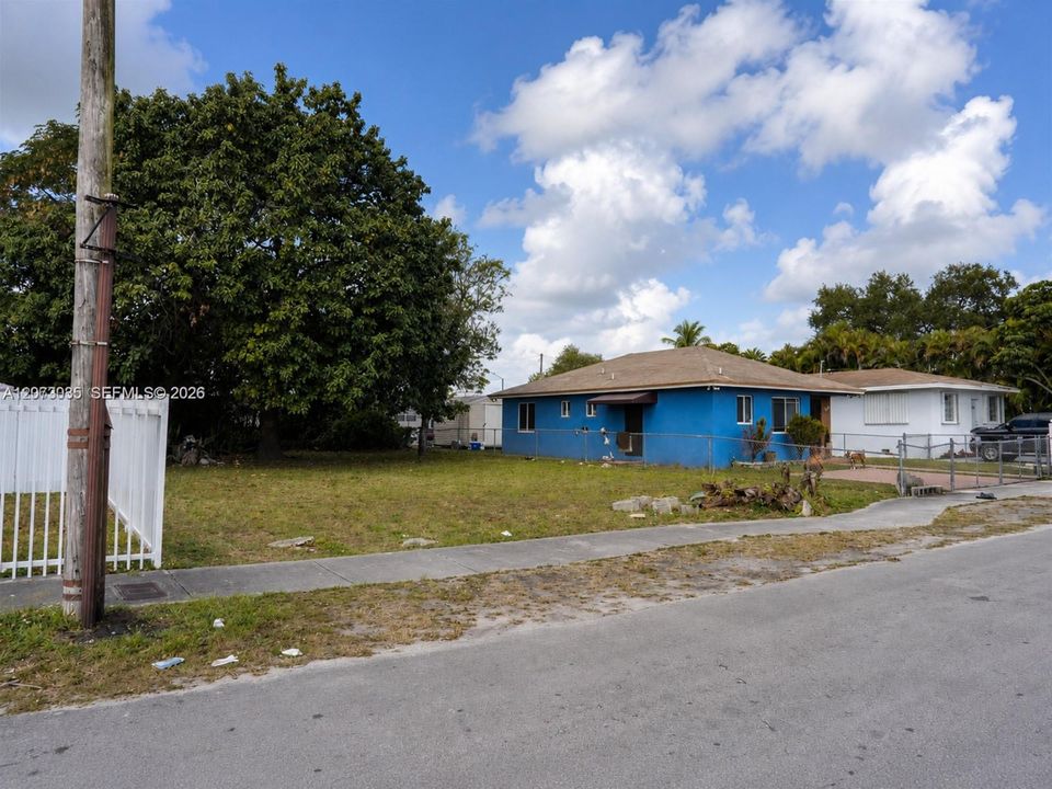 For Sale: $215,000 (0.12 acres)