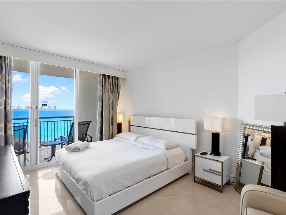 For Sale: $825,000 (3 beds, 3 baths, 1860 Square Feet)