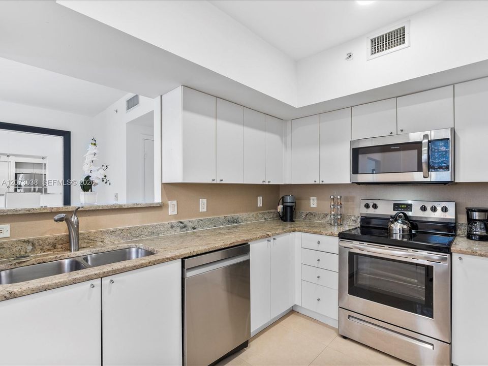 For Sale: $825,000 (3 beds, 3 baths, 1860 Square Feet)