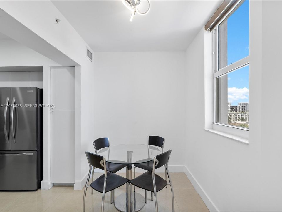 For Sale: $825,000 (3 beds, 3 baths, 1860 Square Feet)