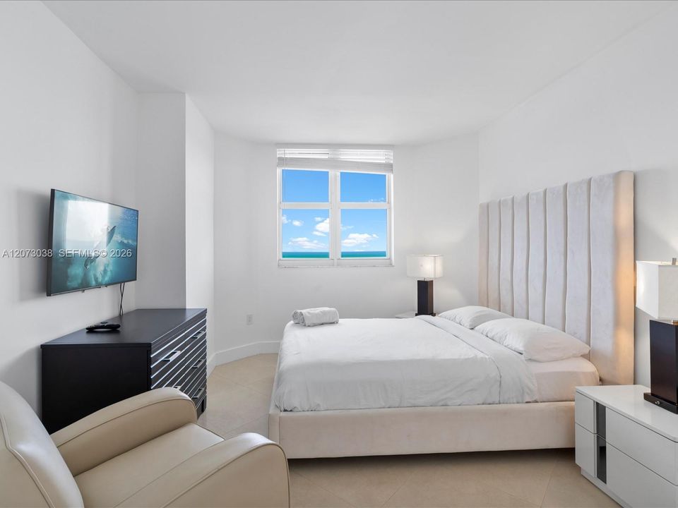 For Sale: $825,000 (3 beds, 3 baths, 1860 Square Feet)