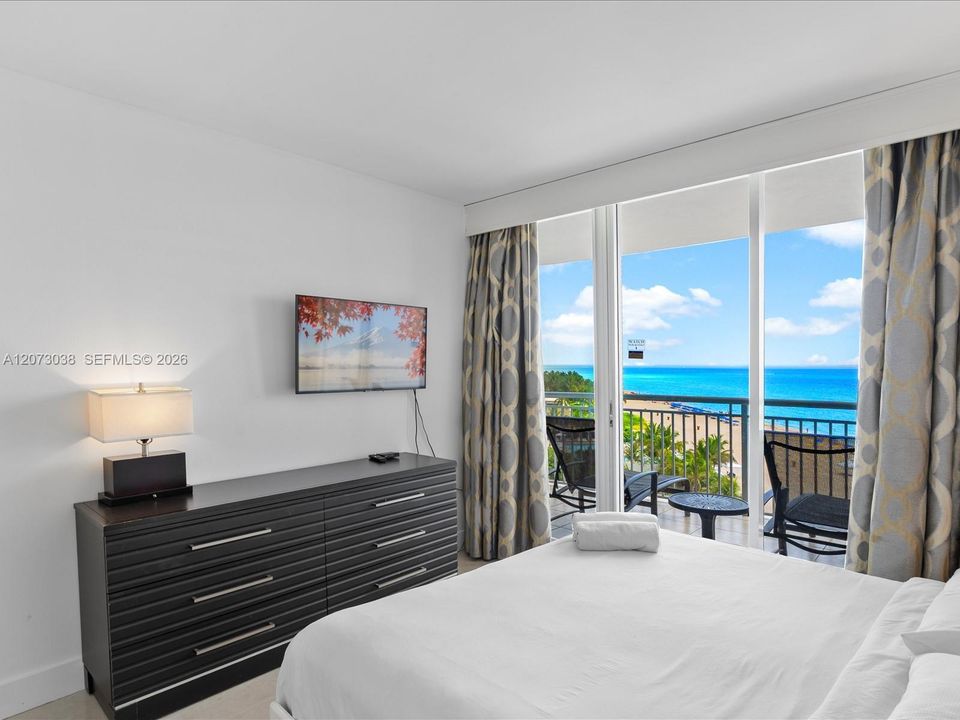 For Sale: $825,000 (3 beds, 3 baths, 1860 Square Feet)