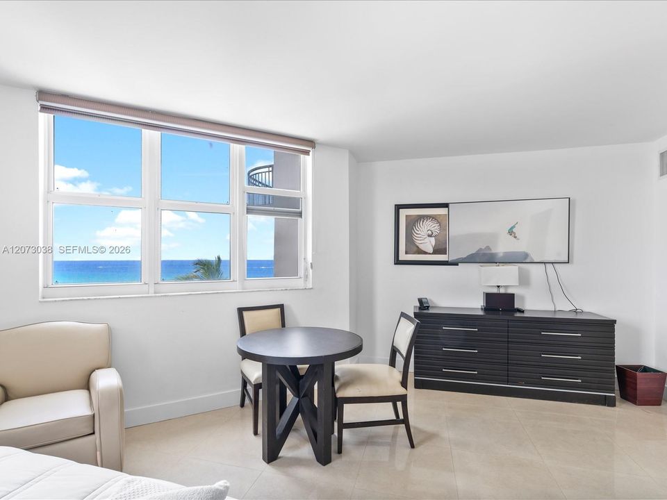 For Sale: $825,000 (3 beds, 3 baths, 1860 Square Feet)