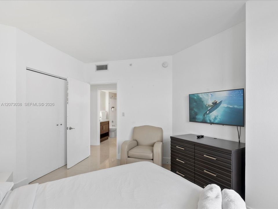 For Sale: $825,000 (3 beds, 3 baths, 1860 Square Feet)