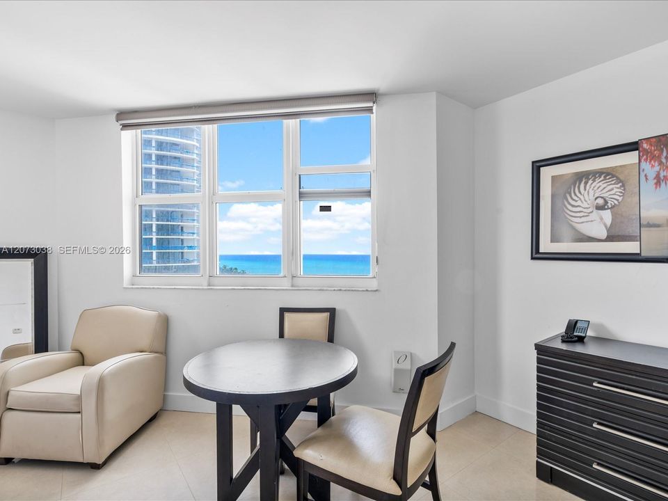For Sale: $825,000 (3 beds, 3 baths, 1860 Square Feet)
