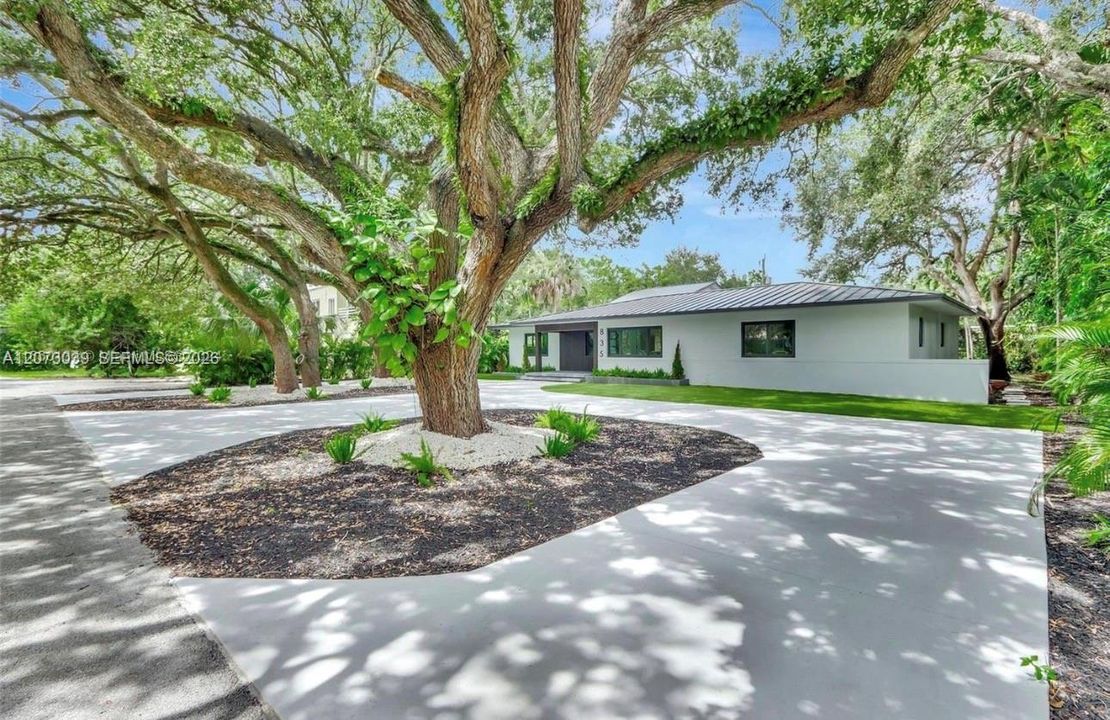 For Sale: $2,699,000 (4 beds, 4 baths, 3256 Square Feet)
