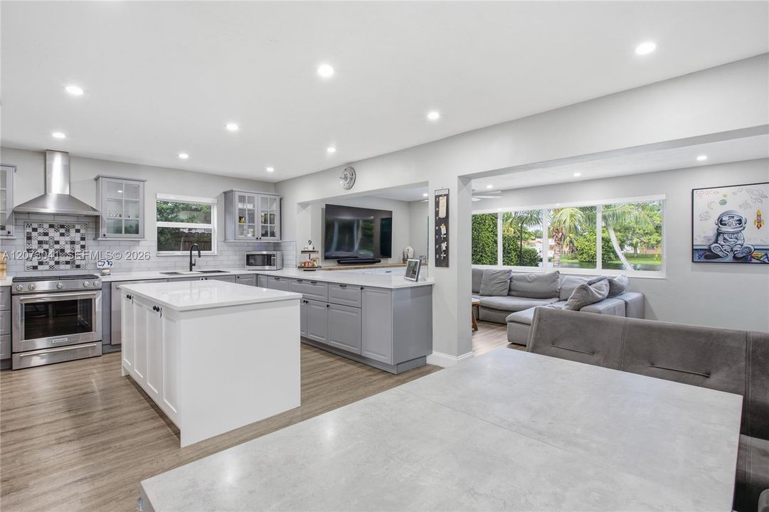 For Sale: $849,000 (3 beds, 2 baths, 1606 Square Feet)