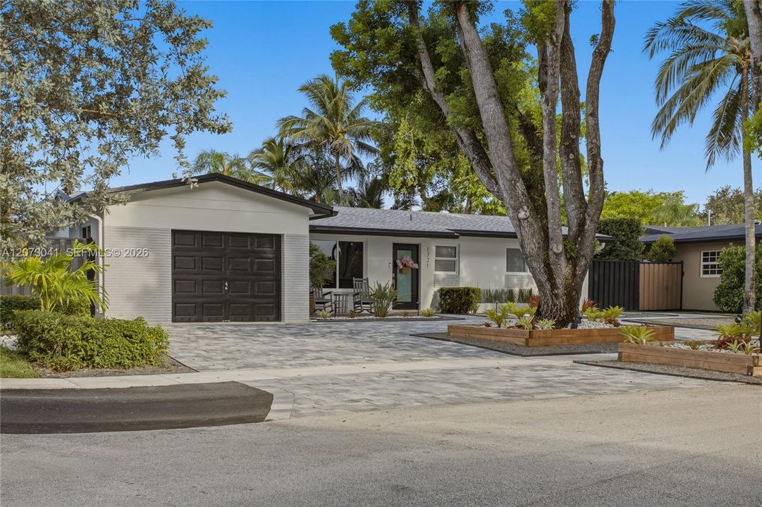 For Sale: $849,000 (3 beds, 2 baths, 1606 Square Feet)