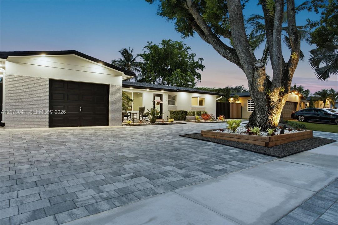 For Sale: $849,000 (3 beds, 2 baths, 1606 Square Feet)