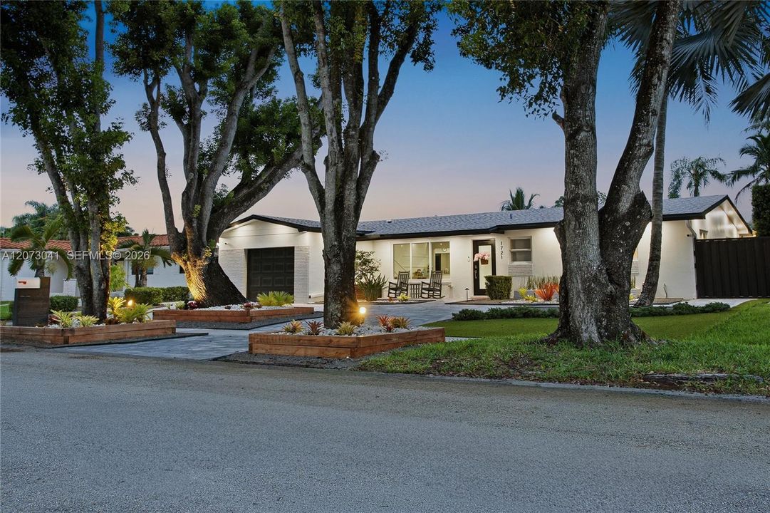 For Sale: $849,000 (3 beds, 2 baths, 1606 Square Feet)