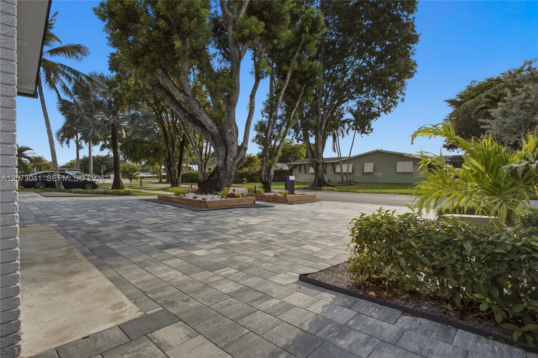 For Sale: $849,000 (3 beds, 2 baths, 1606 Square Feet)