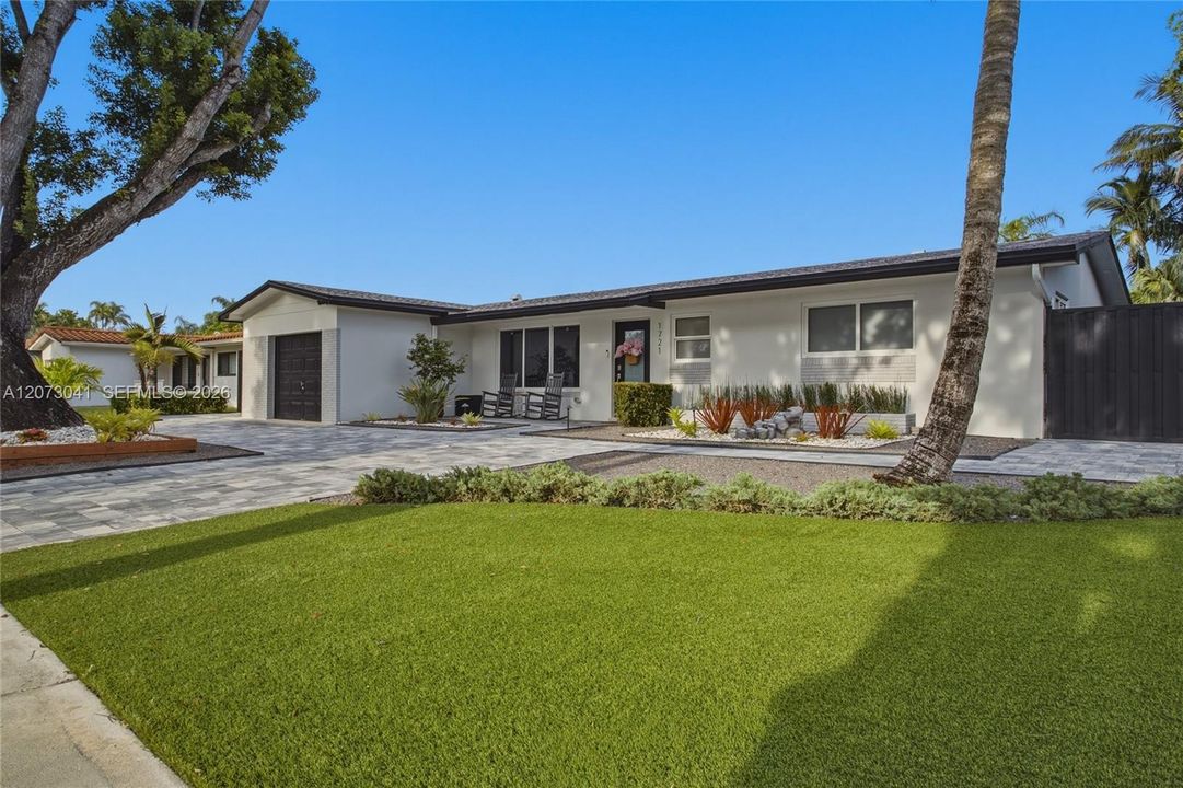 For Sale: $849,000 (3 beds, 2 baths, 1606 Square Feet)