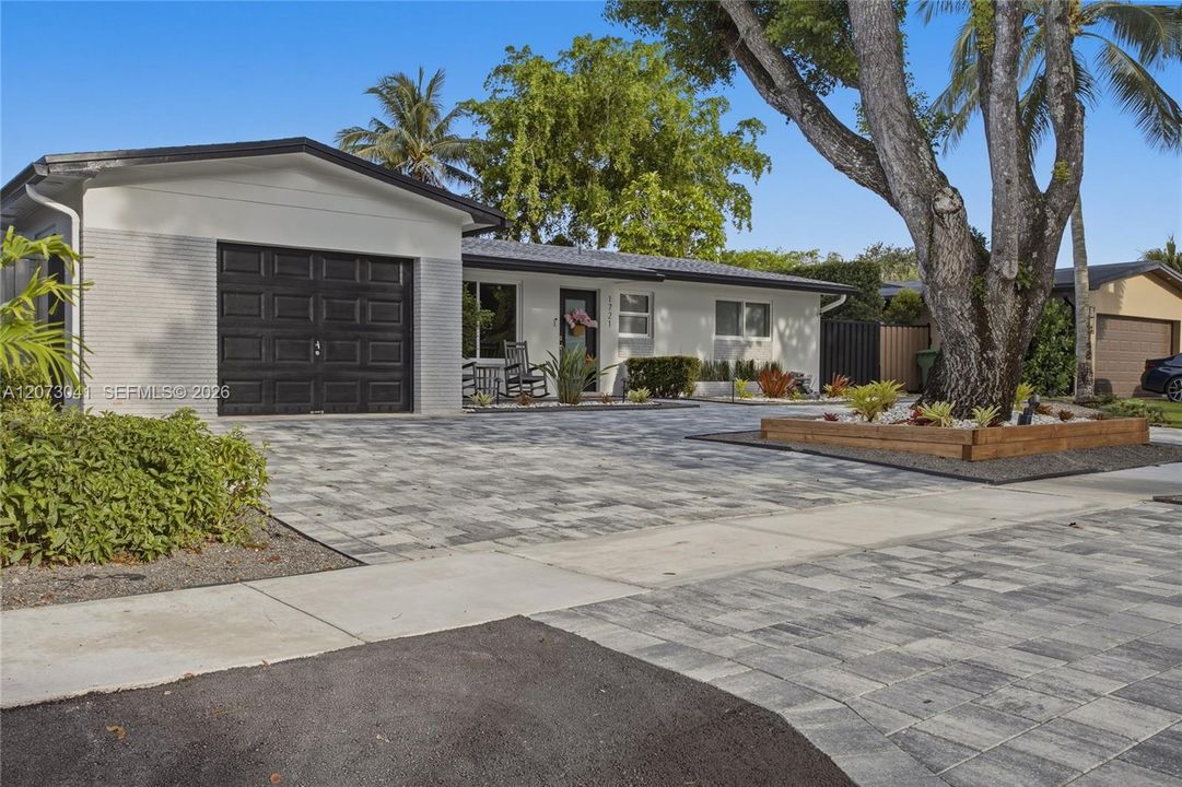 For Sale: $849,000 (3 beds, 2 baths, 1606 Square Feet)
