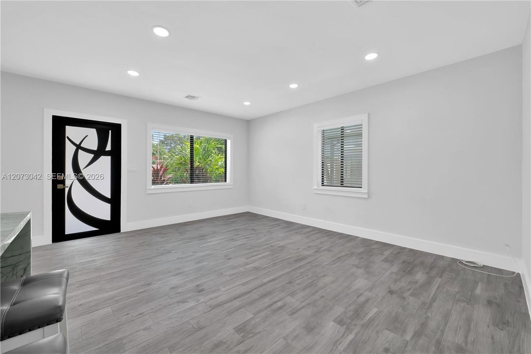 For Rent: $4,000 (3 beds, 2 baths, 1184 Square Feet)