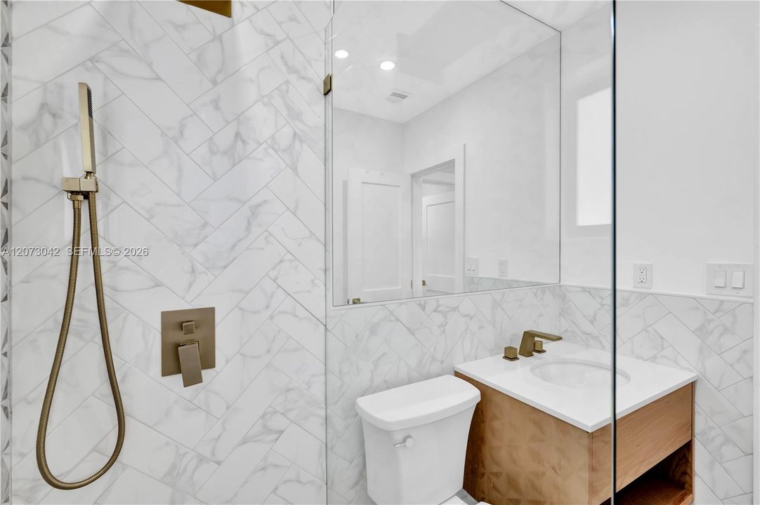 For Rent: $4,000 (3 beds, 2 baths, 1184 Square Feet)