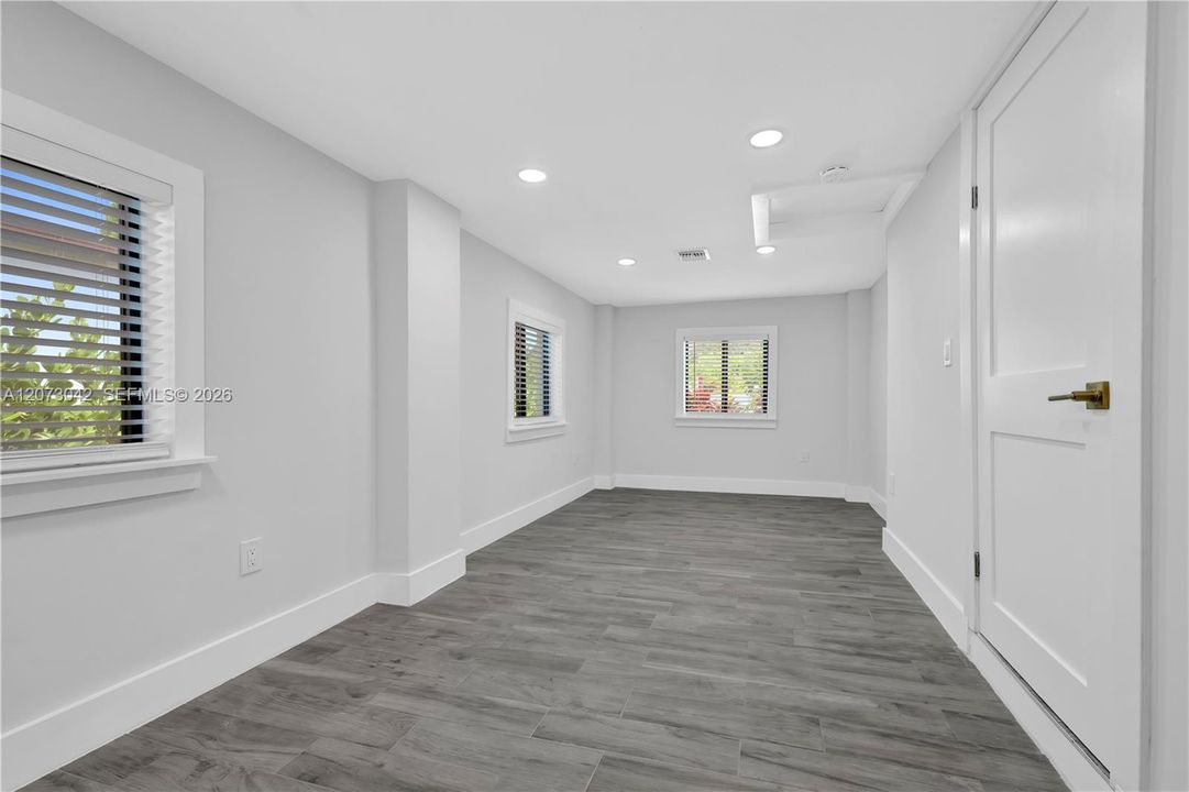 For Rent: $4,000 (3 beds, 2 baths, 1184 Square Feet)