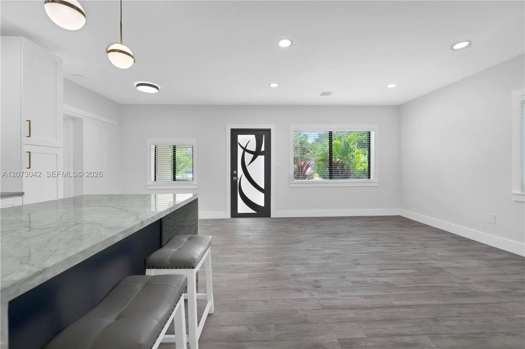 For Rent: $4,000 (3 beds, 2 baths, 1184 Square Feet)
