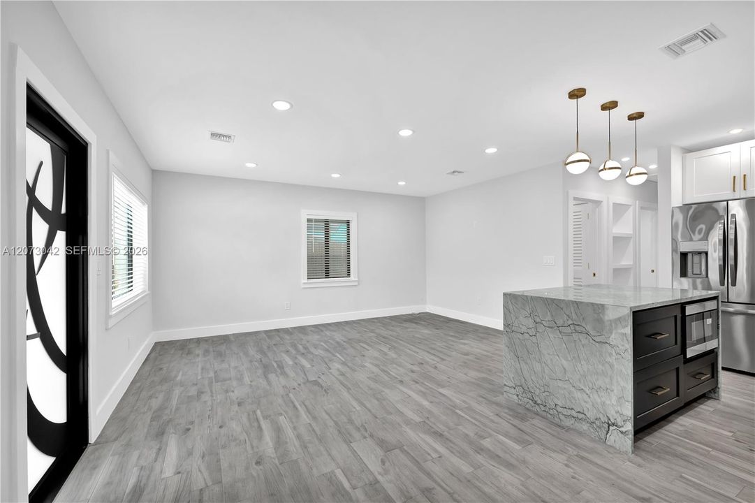 For Rent: $4,000 (3 beds, 2 baths, 1184 Square Feet)