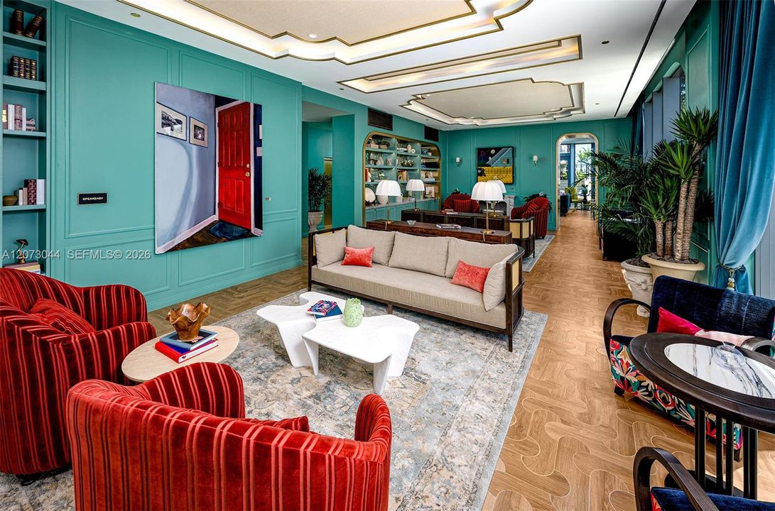 For Sale: $850,000 (1 beds, 1 baths, 720 Square Feet)