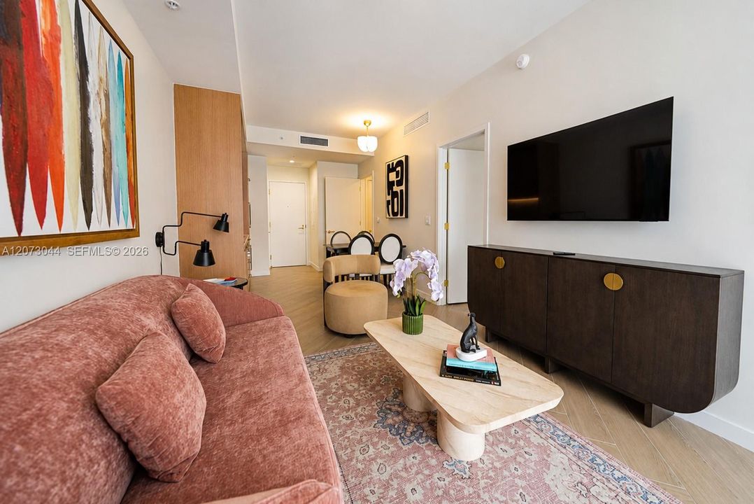 For Sale: $850,000 (1 beds, 1 baths, 720 Square Feet)