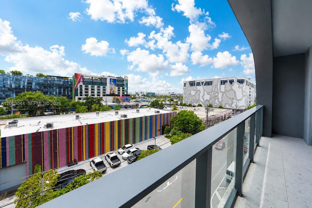 For Sale: $850,000 (1 beds, 1 baths, 720 Square Feet)