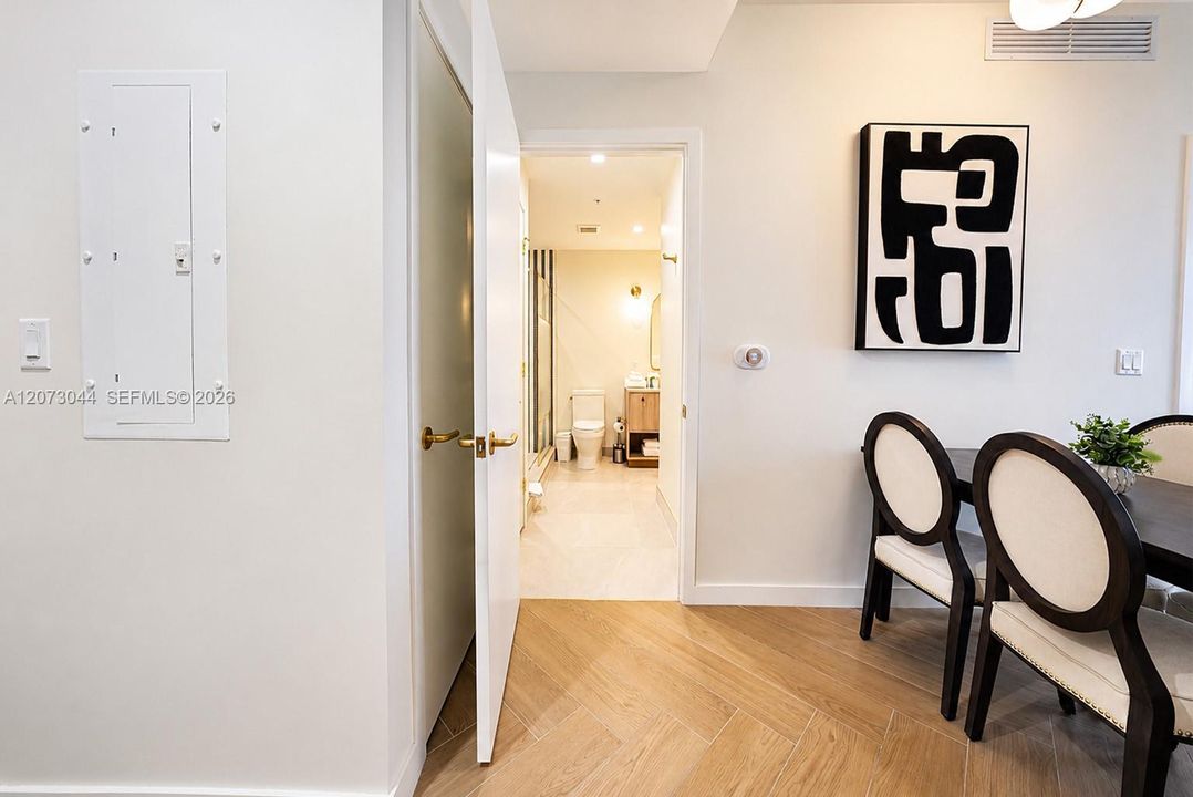 For Sale: $850,000 (1 beds, 1 baths, 720 Square Feet)