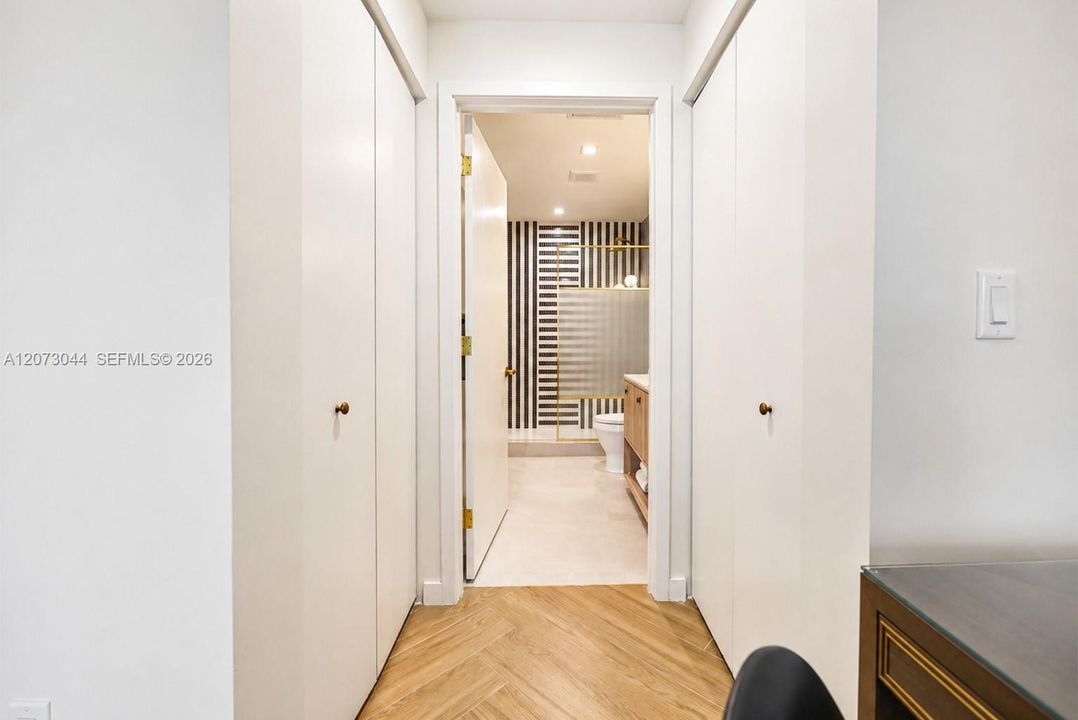 For Sale: $850,000 (1 beds, 1 baths, 720 Square Feet)