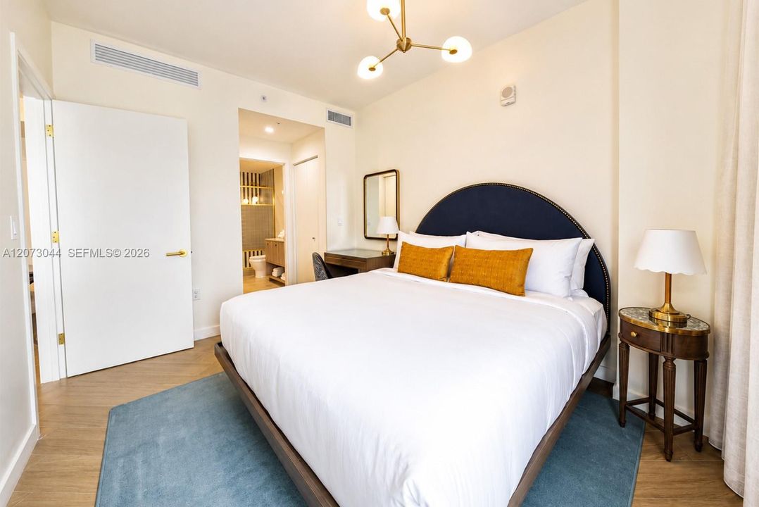 For Sale: $850,000 (1 beds, 1 baths, 720 Square Feet)