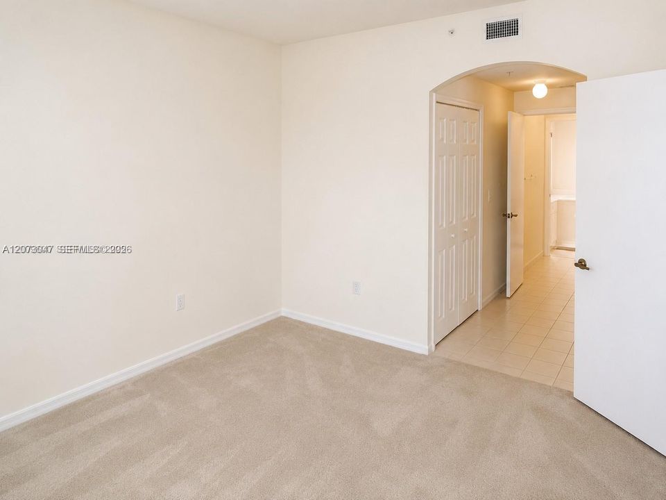 For Rent: $2,375 (2 beds, 2 baths, 1115 Square Feet)
