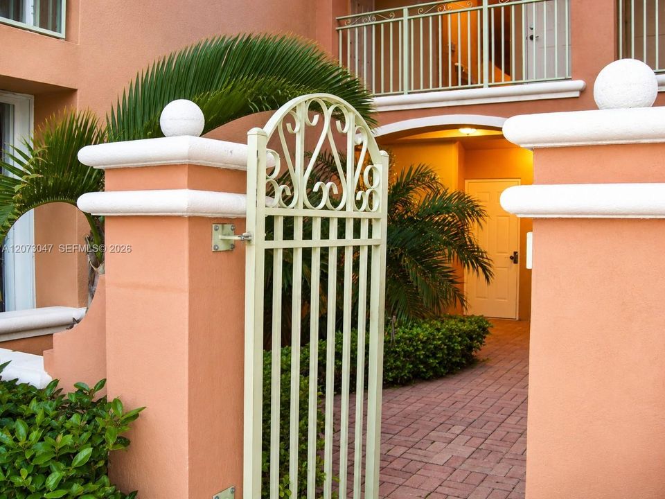 For Rent: $2,375 (2 beds, 2 baths, 1115 Square Feet)